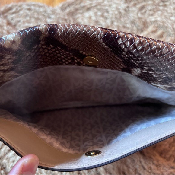 Michael Kors Lana Envelope Clutch with Chain in Cream and Snakeskin - Picture 5 of 11